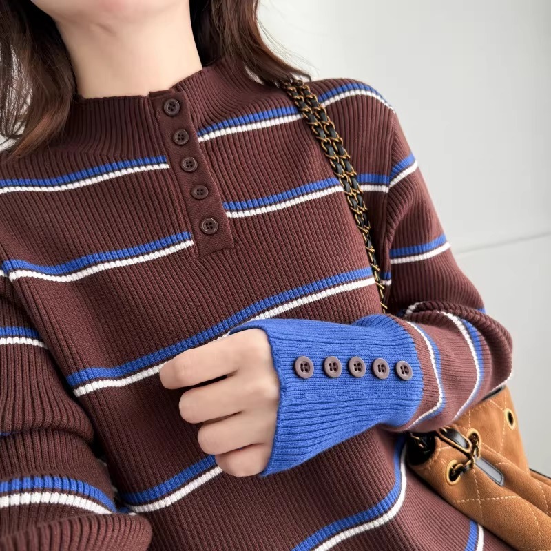漾貝比【9155787】中大尺碼女裝 半高領鈕扣撞色條紋針織毛衣(36-49)-細節圖10