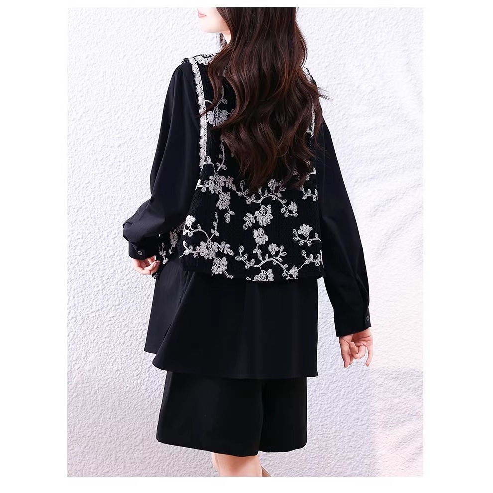 漾貝比【9155797】中大尺碼女裝 優雅圓領襯衫拼接蕾絲繡花中長版上衣(36-46)-細節圖9