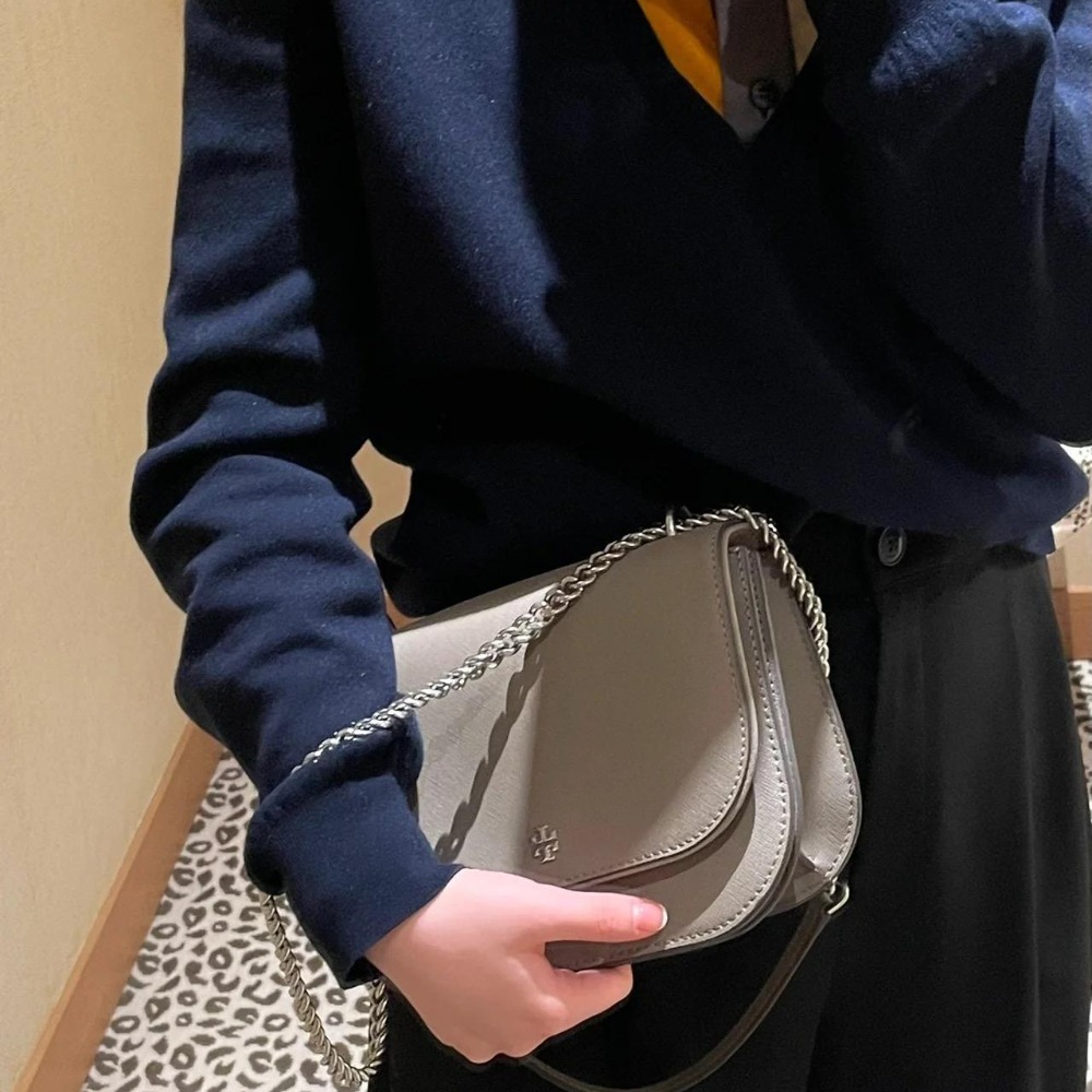 米婭精品 Tory Burch包包 tb鏈條包 馬鞍包 斜背包 手提包 相機包 單肩包 側背包 十字紋時尚百搭精郵差包-細節圖11
