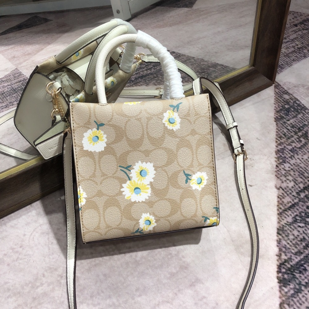 台灣美媽代購 COACH 蔻馳 包包 琴譜包 cally小方包 斜背包 手拿包 手提包 側背包 單肩包 斜挎包 时尚百搭-細節圖8