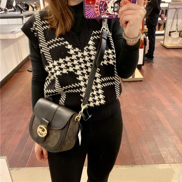 台灣美媽代購 COACH 蔻馳 包包  georgie馬鞍包 斜挎包  斜背包 手提包 郵差包 時尚百搭氣質輕奢款-細節圖10