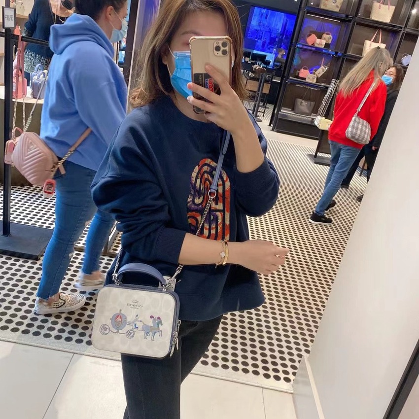 台灣美媽代購 COACH 蔻馳 包包 盒子包 斜背包 斜挎包 單肩包 側背包 手提包 化妝包 郵差包  時尚百搭斜挎包-細節圖4