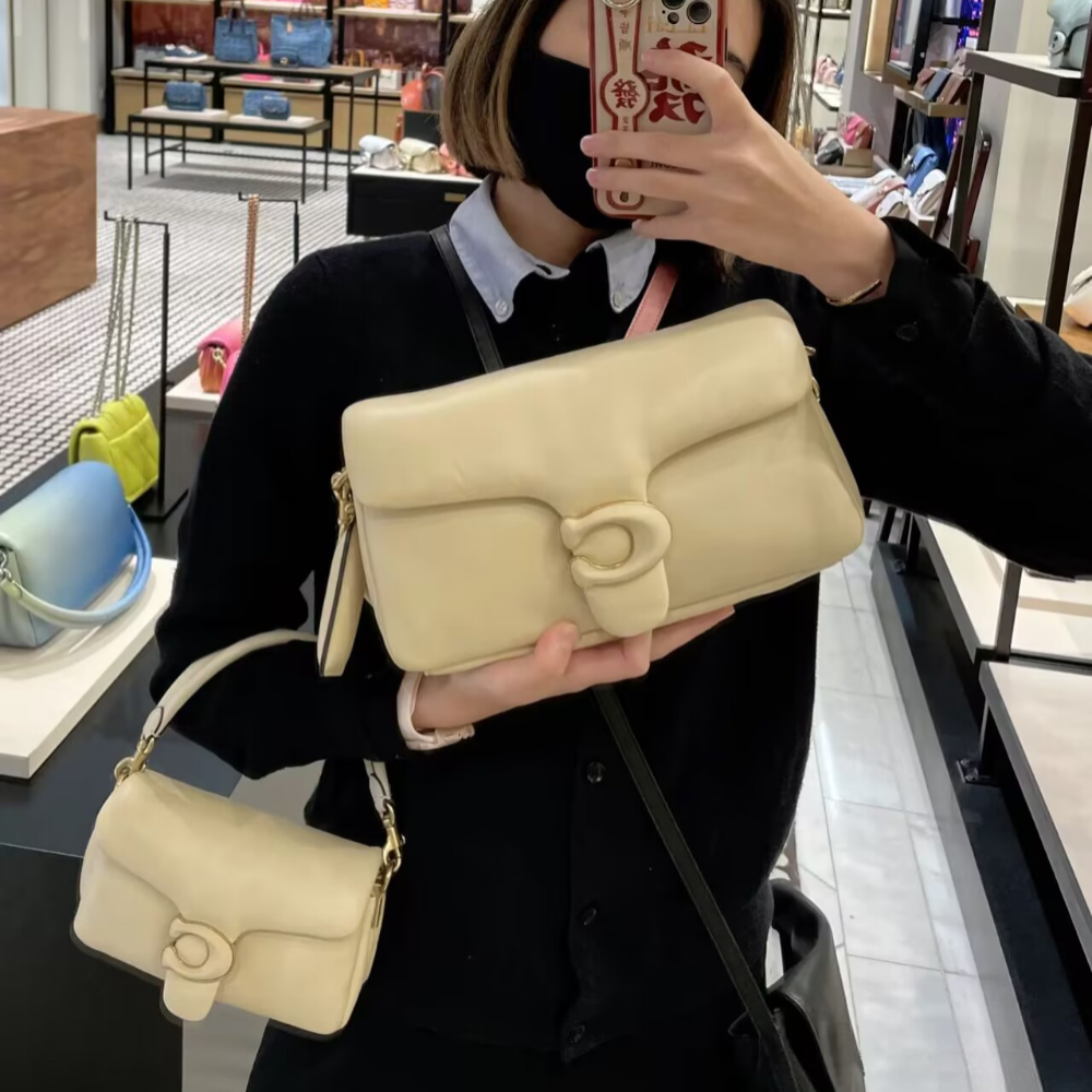 台灣美媽代購 COACH 蔻馳 包包 酒神包 單肩包 斜挎包 郵差包 斜背包 手提包 腋下包 軟麵包 可愛迷你雲朵包-細節圖2