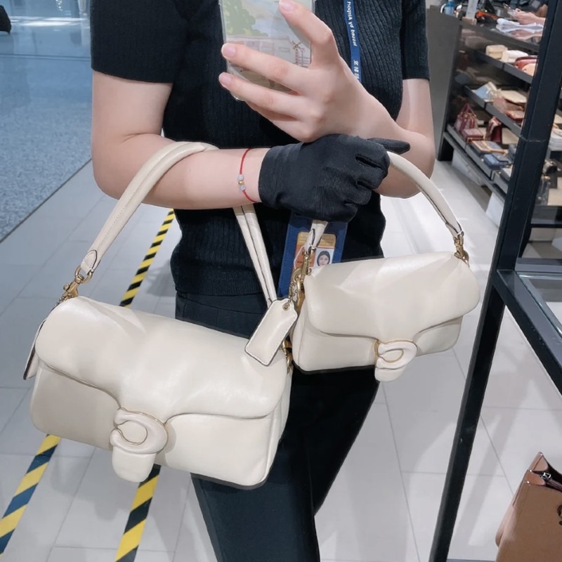 台灣美媽代購 COACH 蔻馳 包包 酒神包 單肩包 斜挎包 郵差包 斜背包 手提包 腋下包 軟麵包 可愛迷你雲朵包-細節圖3