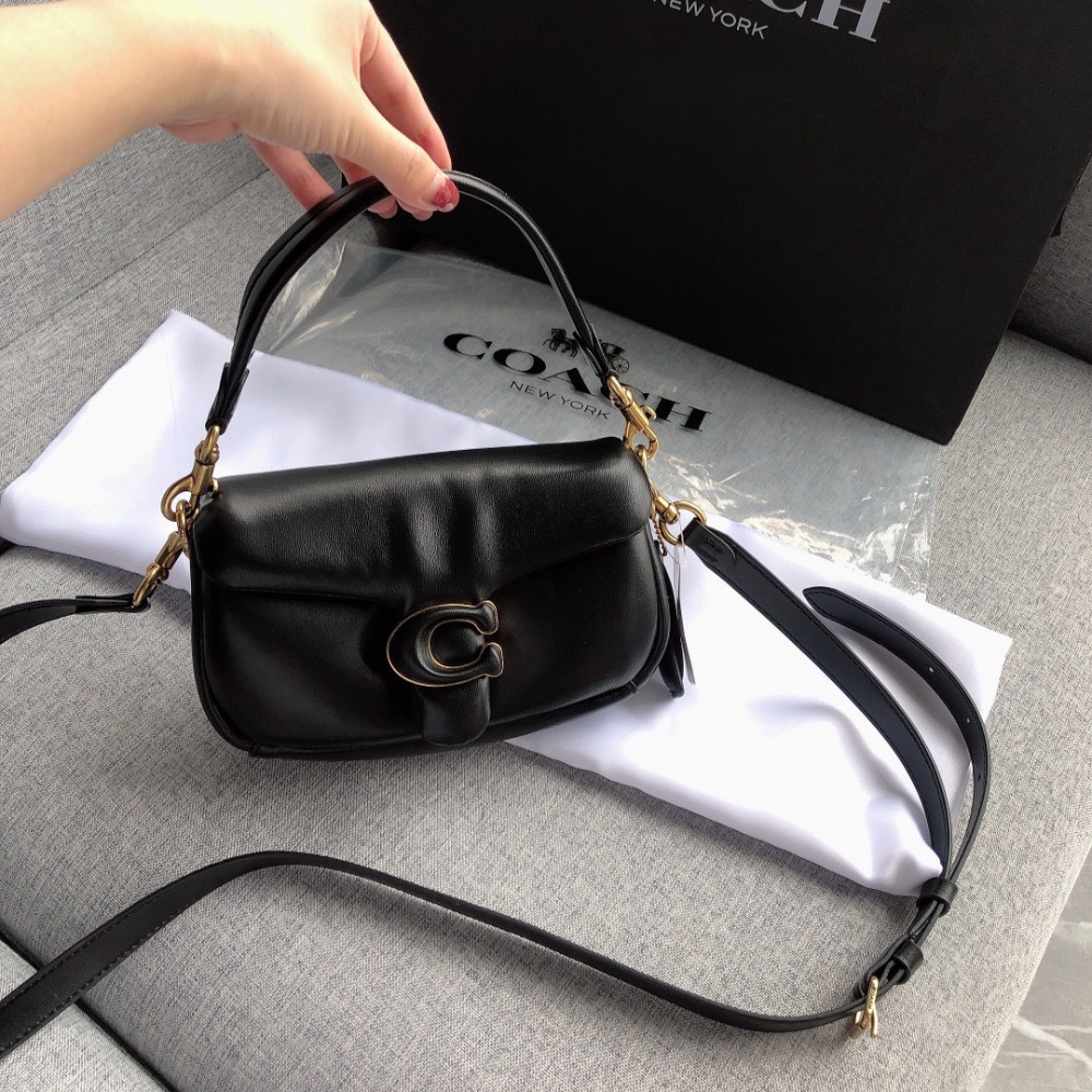 台灣美媽代購 COACH 蔻馳 包包 酒神包 單肩包 斜挎包 郵差包 斜背包 手提包 腋下包 軟麵包 可愛迷你雲朵包-細節圖9