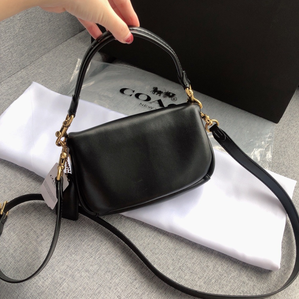 台灣美媽代購 COACH 蔻馳 包包 酒神包 單肩包 斜挎包 郵差包 斜背包 手提包 腋下包 軟麵包 可愛迷你雲朵包-細節圖10