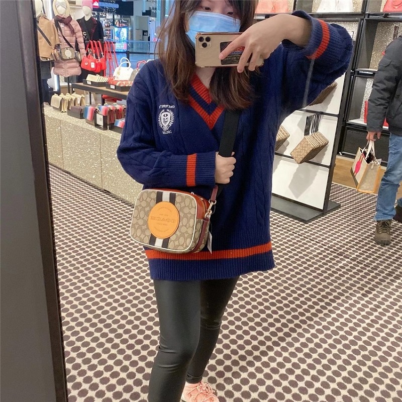 台灣美媽代購*美國直郵 蔻馳 包包 Dempsey 21系列 相機包 單肩包 斜挎包 側背包 手機包 學院風徽章款斜挎包-細節圖3