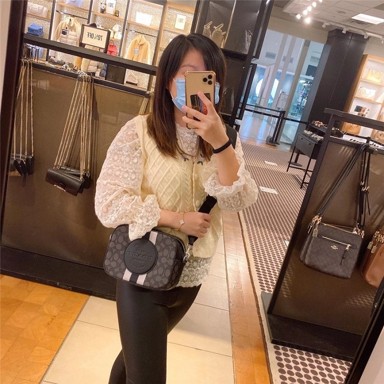 台灣美媽代購*美國直郵 蔻馳 包包 Dempsey 21系列 相機包 單肩包 斜挎包 側背包 手機包 學院風徽章款斜挎包-細節圖6