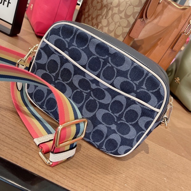 台灣美媽代購*美國直郵 蔻馳 包包 Dempsey 21系列 相機包 單肩包 斜挎包 側背包 手機包 學院風徽章款斜挎包-細節圖9