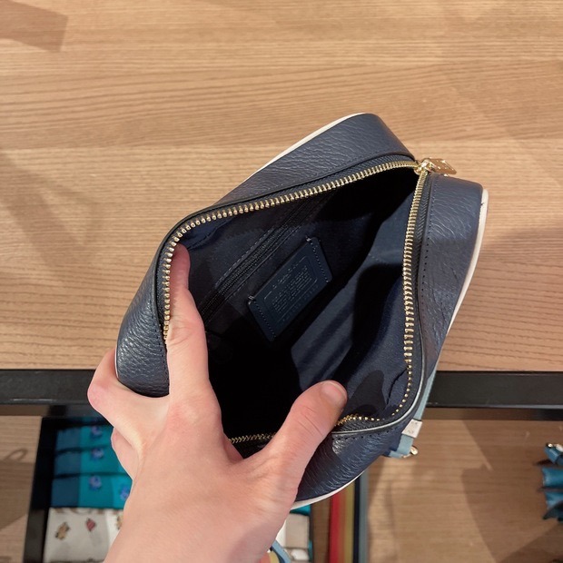 台灣美媽代購*美國直郵 蔻馳 包包 Dempsey 21系列 相機包 單肩包 斜挎包 側背包 手機包 學院風徽章款斜挎包-細節圖10