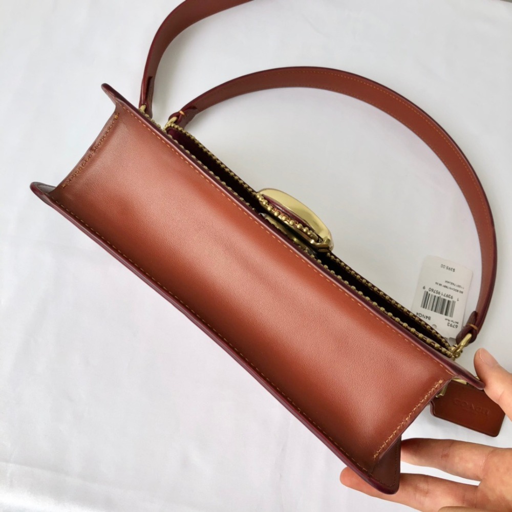 台灣美媽代購 COACH 蔻馳 包包 經典logo翻蓋斜挎包 酒神包 單肩包 斜挎包  腋下包 手提包 時尚拼色信封包-細節圖8