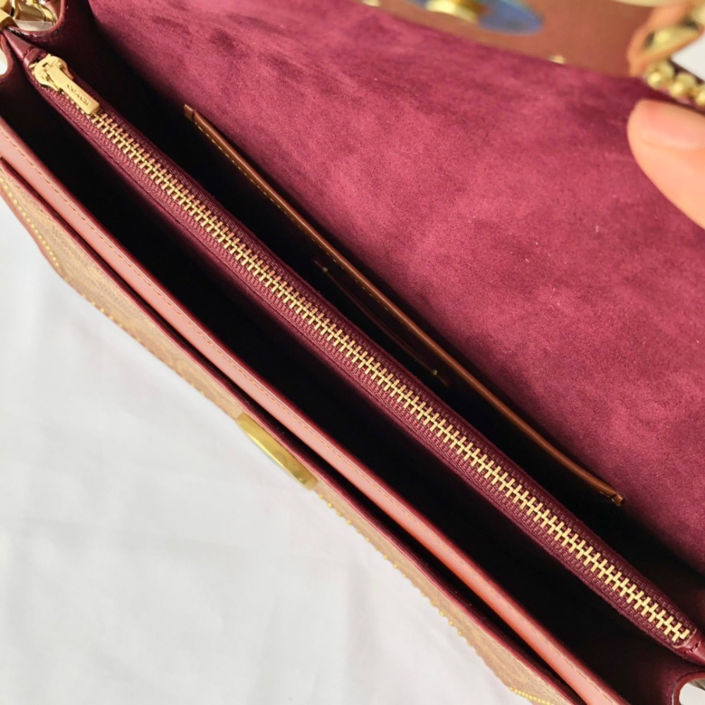 台灣美媽代購 COACH 蔻馳 包包 經典logo翻蓋斜挎包 酒神包 單肩包 斜挎包  腋下包 手提包 時尚拼色信封包-細節圖9