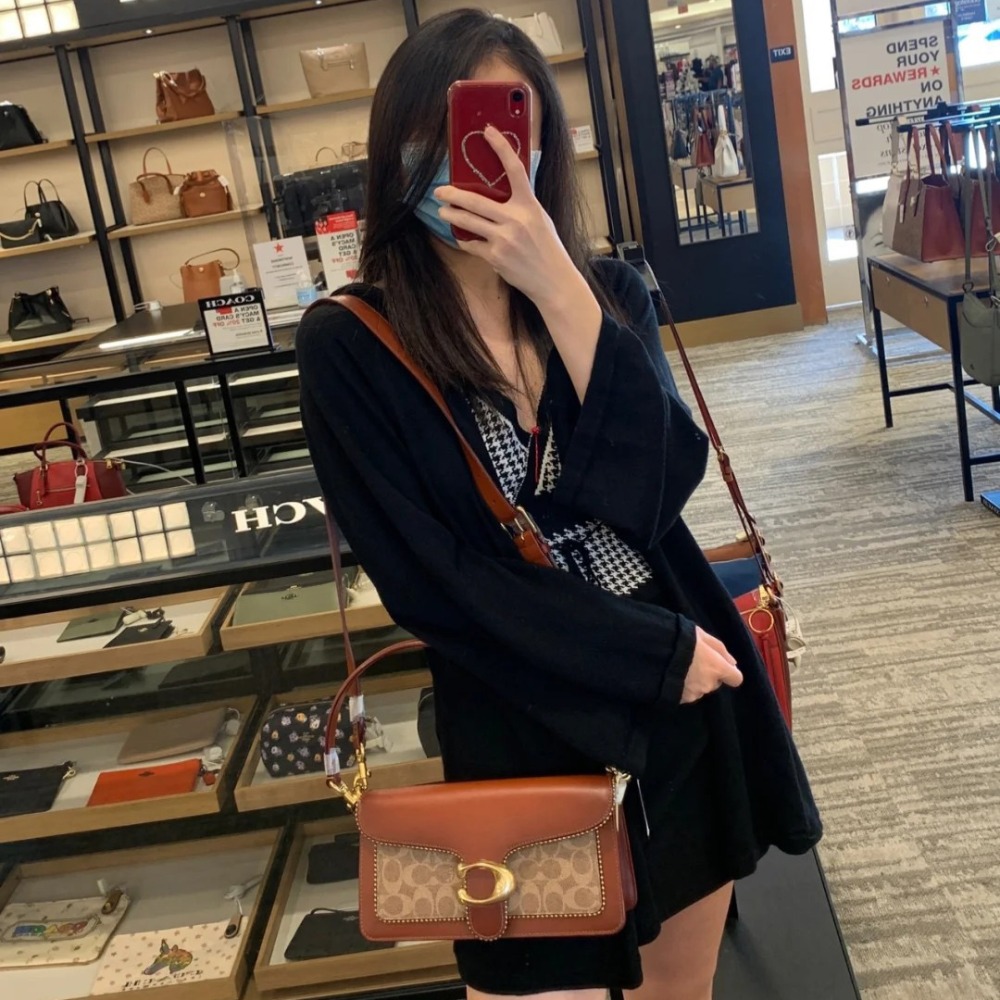 台灣美媽代購 COACH 蔻馳 包包 經典logo翻蓋斜挎包 酒神包 單肩包 斜挎包  腋下包 手提包 時尚拼色信封包-細節圖10