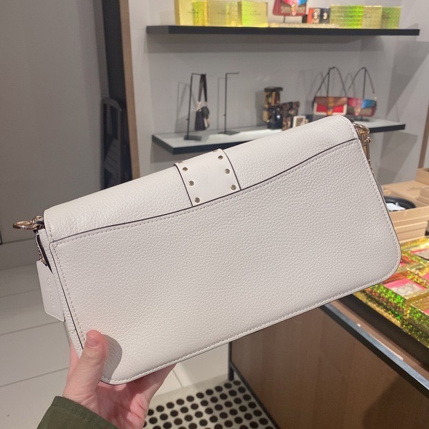 台灣美媽代購*美國直郵 蔻馳包包 馬車扣 翻蓋斜挎包 酒神包 單肩包 斜挎包 側背包 腋下包 郵差包 時尚簡約款-細節圖9