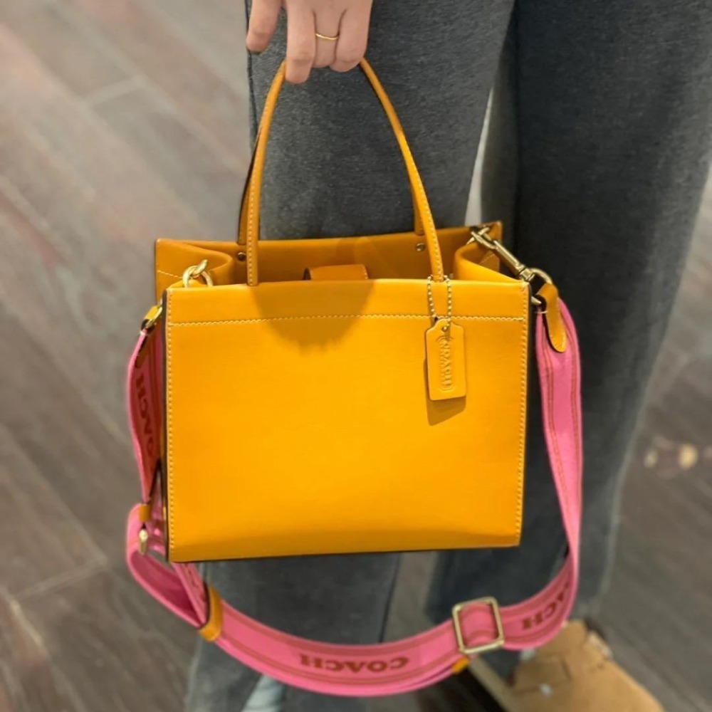 台灣美媽代購 COACH 蔻馳 包包 斜挎包 單肩包 斜背包 郵差包 托特包 CASHIN CARRY款 百搭簡約手提包-細節圖4