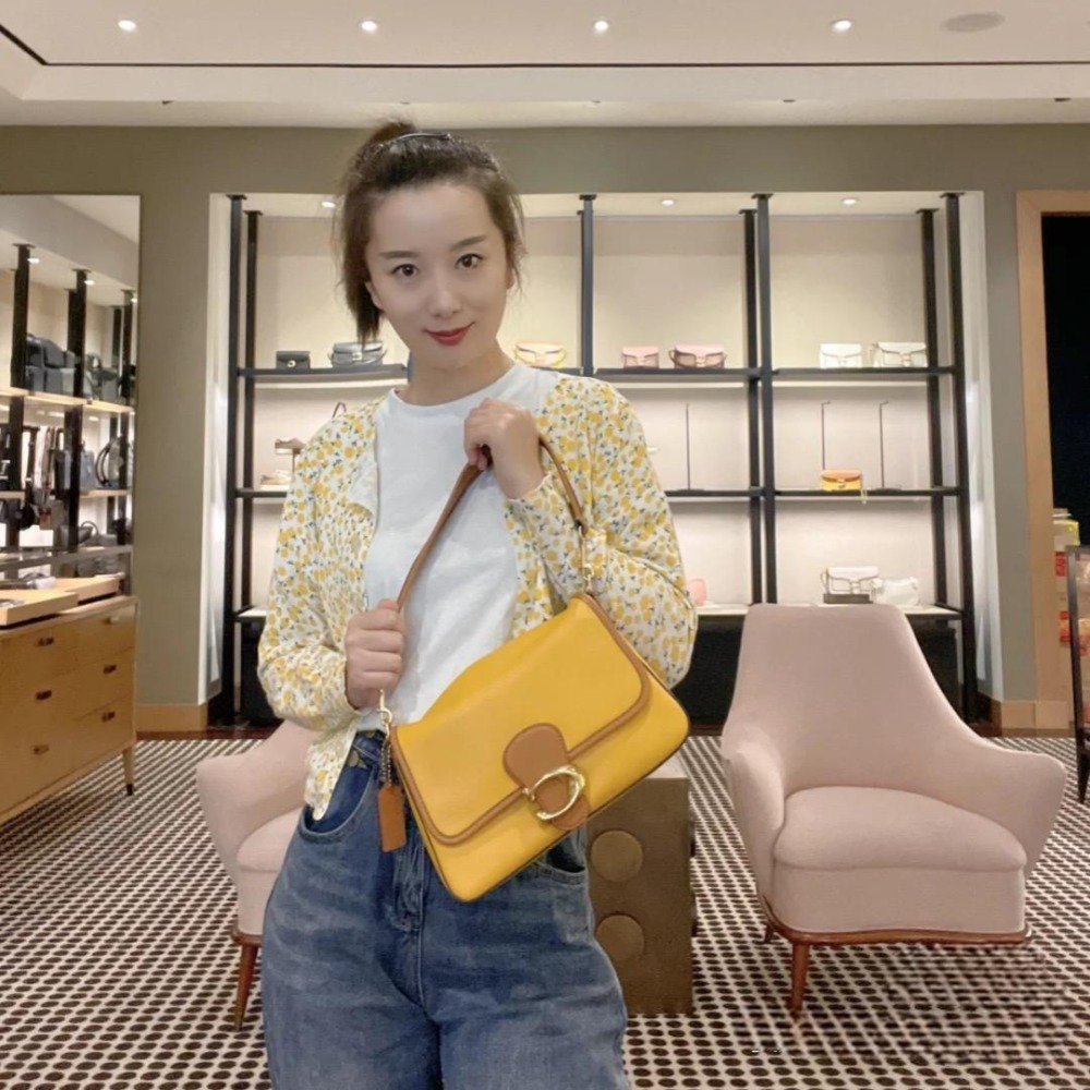 台灣美媽代購 COACH 蔻馳 包包 斜挎包 單肩包 郵差包 腋下包 酒神包 信封包 手提包 soft tabby女包-細節圖3