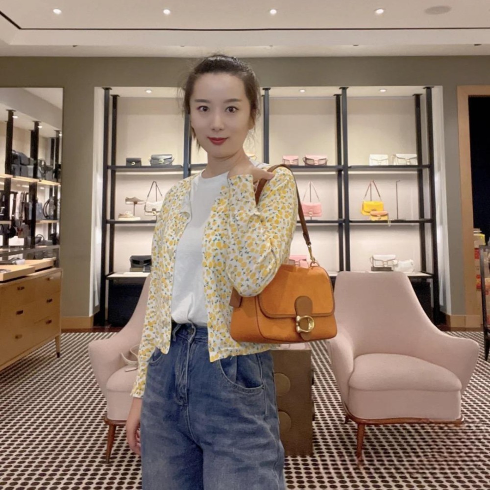 台灣美媽代購 COACH 蔻馳 包包 斜挎包 單肩包 郵差包 腋下包 酒神包 信封包 手提包 soft tabby女包-細節圖5