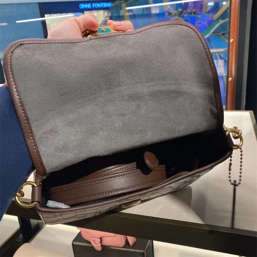 台灣美媽代購 COACH 蔻馳 包包 斜挎包 單肩包 郵差包 腋下包 酒神包 信封包 手提包 soft tabby女包-細節圖10