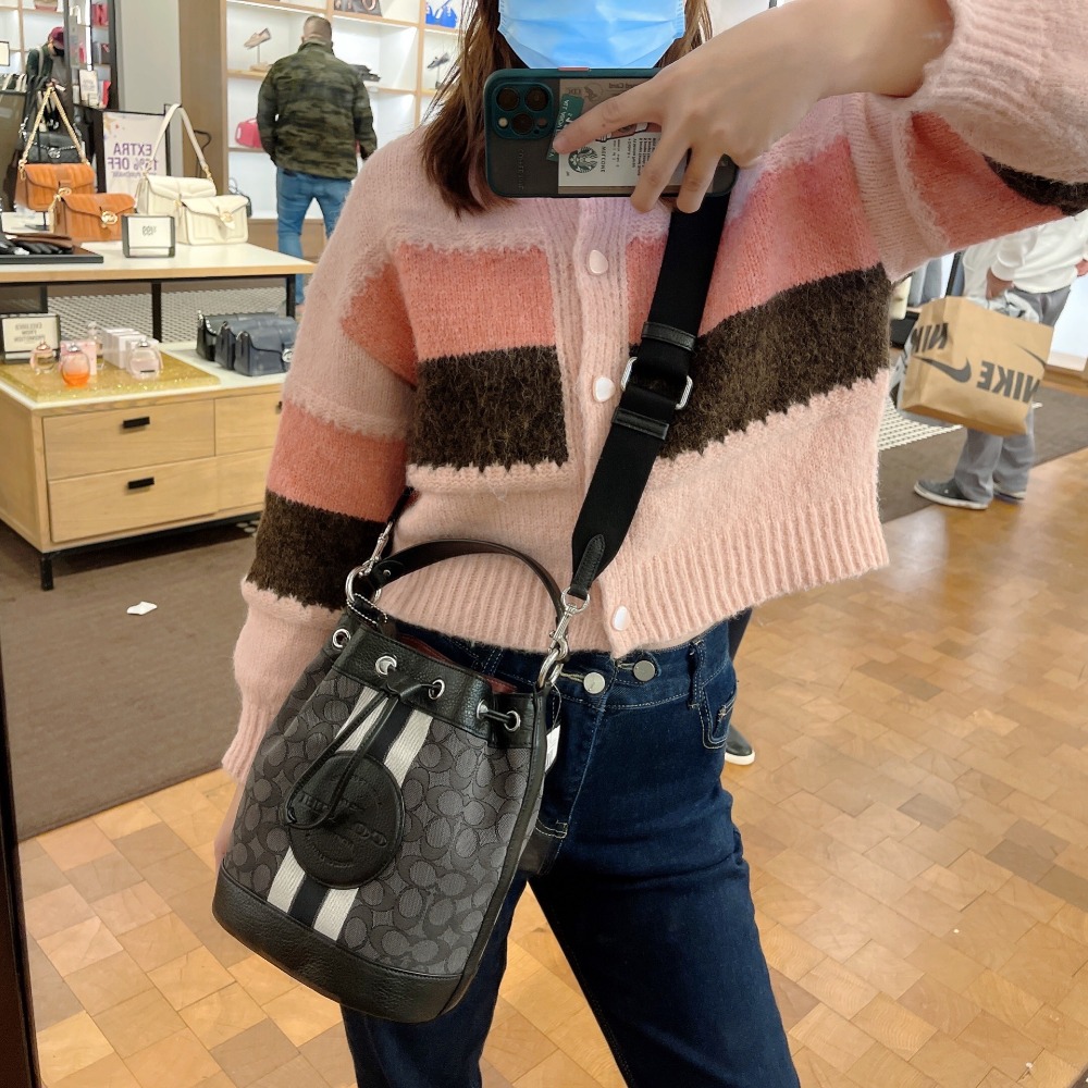 台灣美媽代購 COACH 蔻馳 包包 單肩包 斜挎包 斜背包 水桶包 手提包 迷你水桶包 手機包 時尚百搭簡約款斜挎包-細節圖3