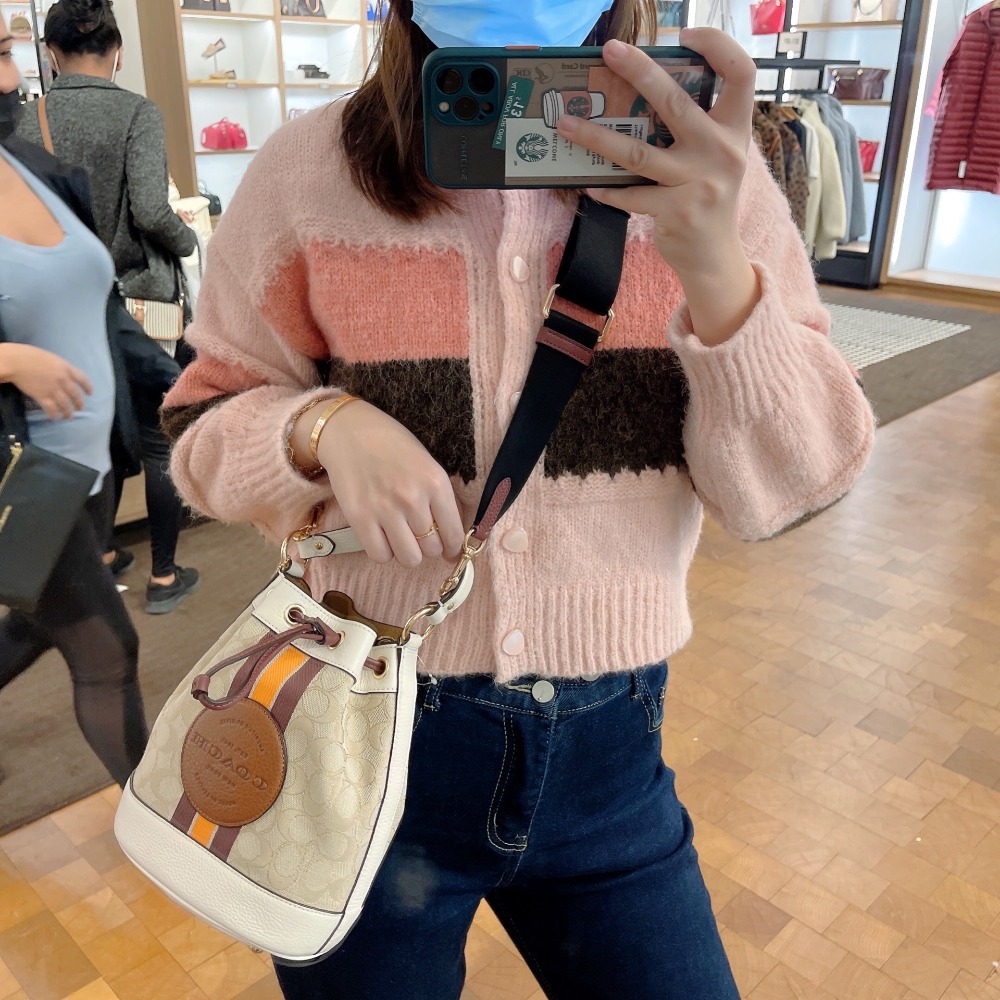 台灣美媽代購 COACH 蔻馳 包包 單肩包 斜挎包 斜背包 水桶包 手提包 迷你水桶包 手機包 時尚百搭簡約款斜挎包-細節圖4