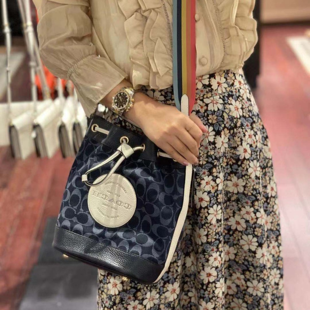 台灣美媽代購 COACH 蔻馳 包包 單肩包 斜挎包 斜背包 水桶包 手提包 迷你水桶包 手機包 時尚百搭簡約款斜挎包-細節圖5