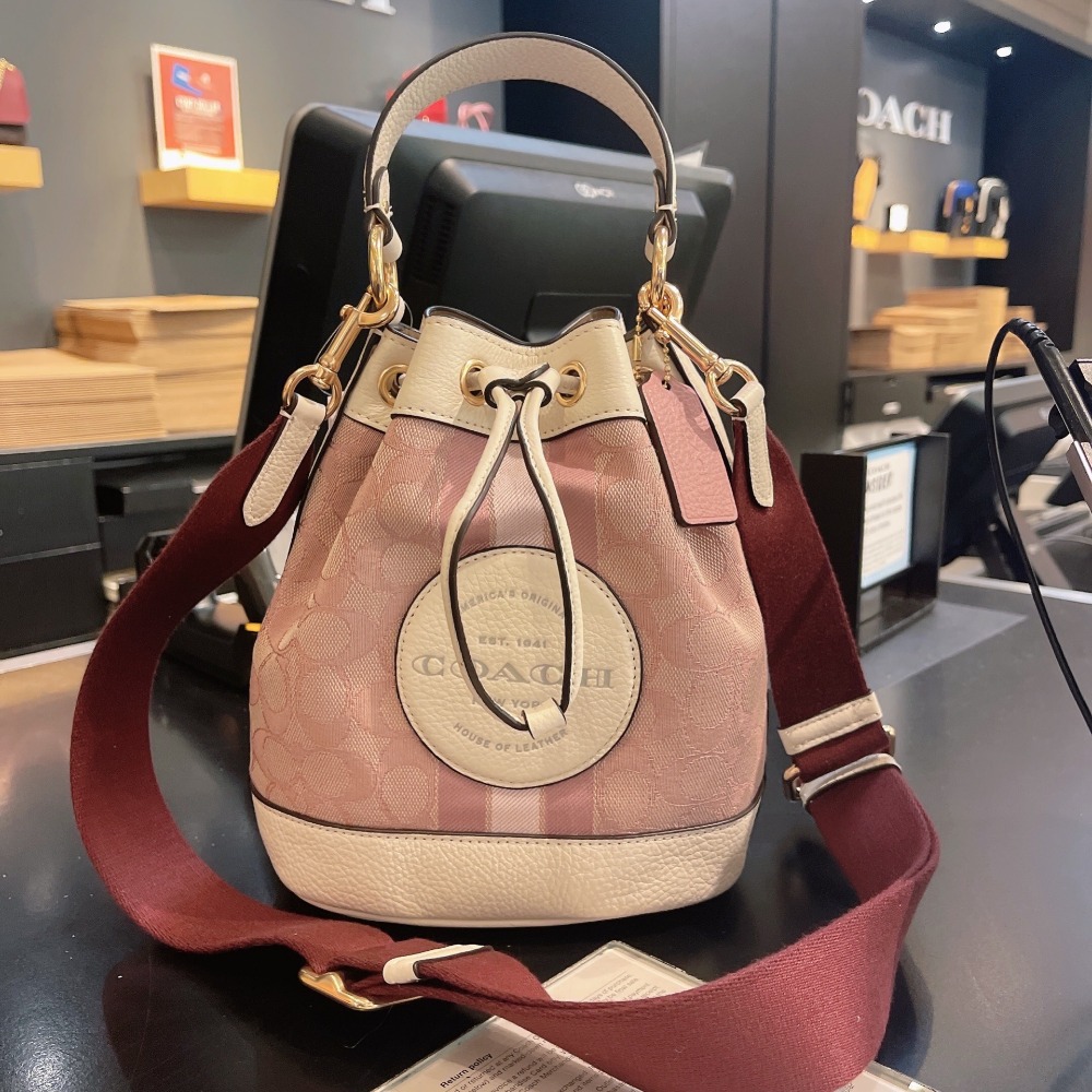 台灣美媽代購 COACH 蔻馳 包包 單肩包 斜挎包 斜背包 水桶包 手提包 迷你水桶包 手機包 時尚百搭簡約款斜挎包-細節圖6