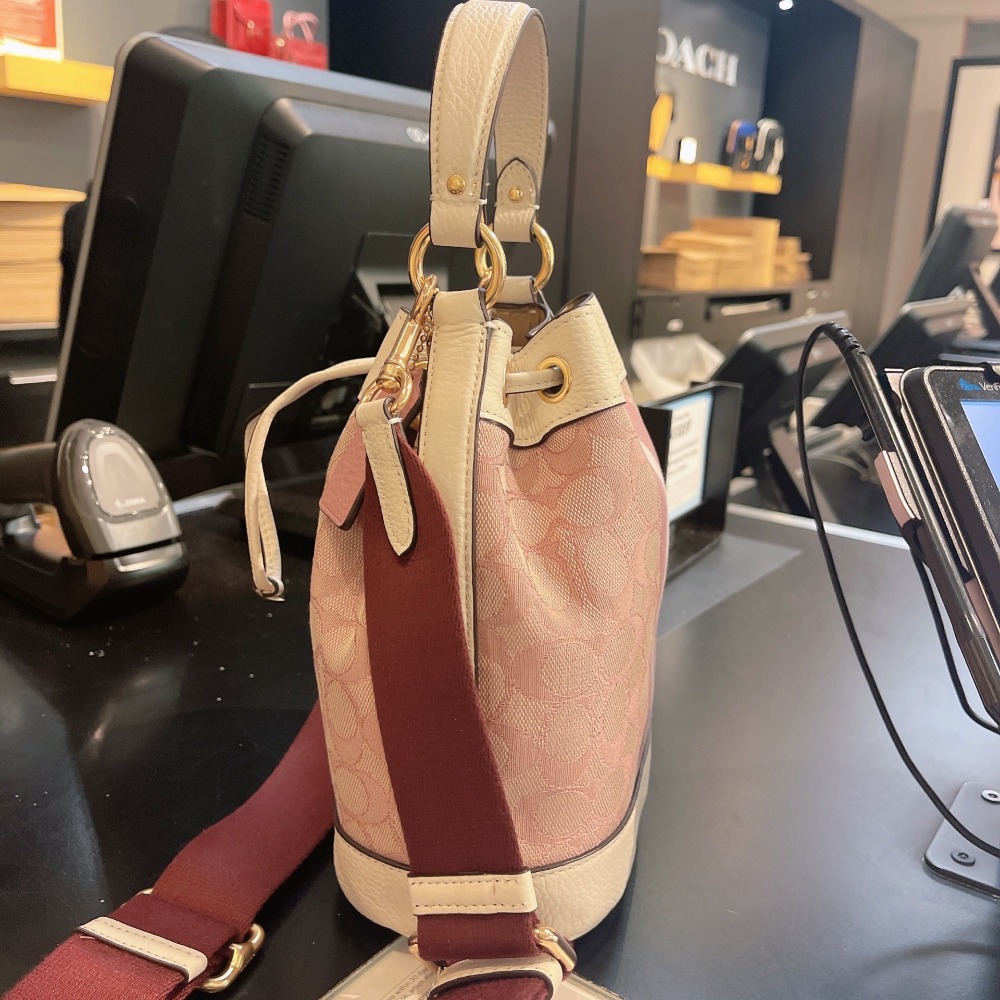 台灣美媽代購 COACH 蔻馳 包包 單肩包 斜挎包 斜背包 水桶包 手提包 迷你水桶包 手機包 時尚百搭簡約款斜挎包-細節圖7