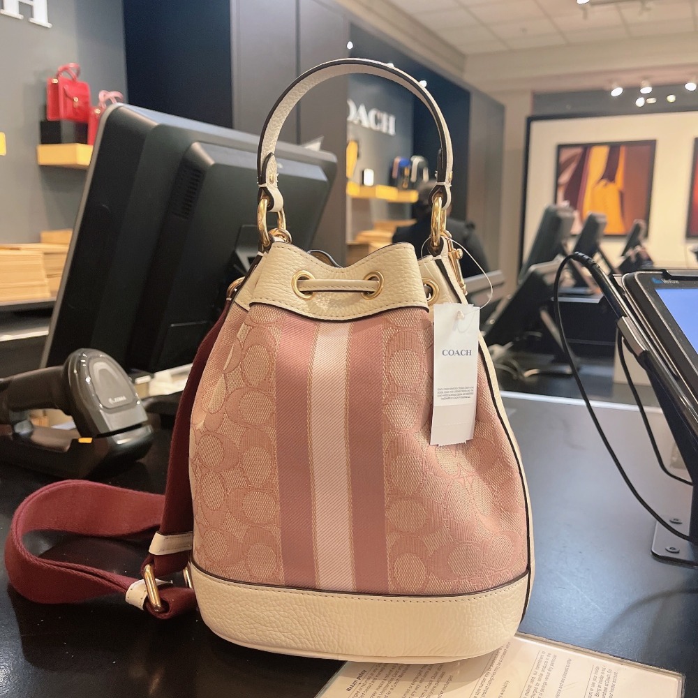 台灣美媽代購 COACH 蔻馳 包包 單肩包 斜挎包 斜背包 水桶包 手提包 迷你水桶包 手機包 時尚百搭簡約款斜挎包-細節圖8