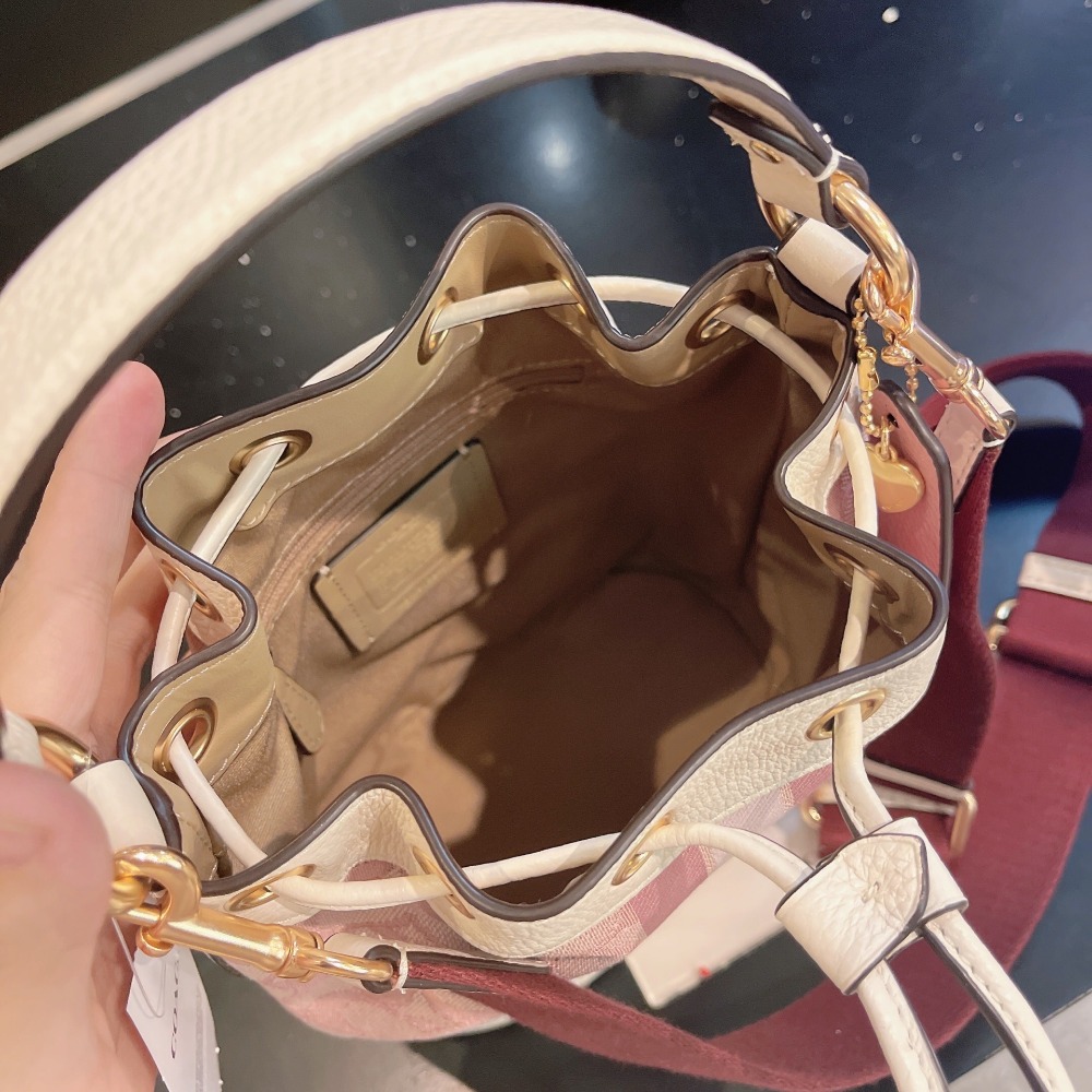 台灣美媽代購 COACH 蔻馳 包包 單肩包 斜挎包 斜背包 水桶包 手提包 迷你水桶包 手機包 時尚百搭簡約款斜挎包-細節圖9