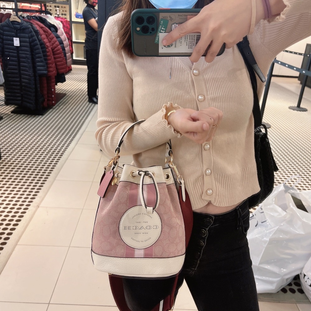 台灣美媽代購 COACH 蔻馳 包包 單肩包 斜挎包 斜背包 水桶包 手提包 迷你水桶包 手機包 時尚百搭簡約款斜挎包-細節圖10