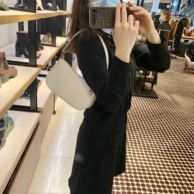 台灣美媽代購 COACH 蔻馳 包包 斜挎包 單肩包 斜背包 腋下包 手提包 鏈條包 餃子包 半月包 復古氣質時尚包包-細節圖2