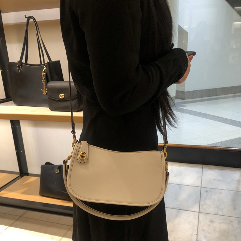 台灣美媽代購 COACH 蔻馳 包包 斜挎包 單肩包 斜背包 腋下包 手提包 鏈條包 餃子包 半月包 復古氣質時尚包包-細節圖5