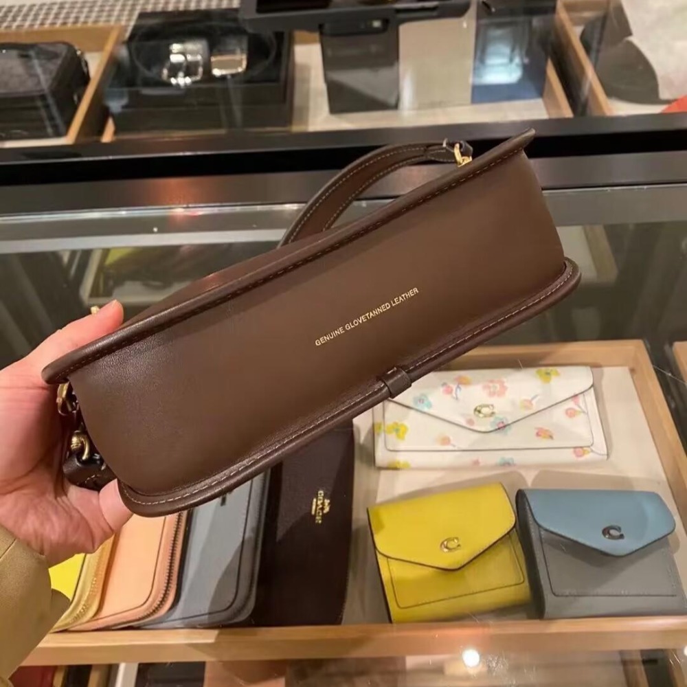 台灣美媽代購 COACH 蔻馳 包包 斜挎包 單肩包 斜背包 腋下包 手提包 鏈條包 餃子包 半月包 復古氣質時尚包包-細節圖7