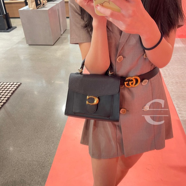 台灣美媽代購 COACH 蔻馳 包包 單肩包 斜挎包 斜背包 郵差包 琴譜包 酒神包 手提包 馬卡龍配色單肩斜挎包-細節圖2