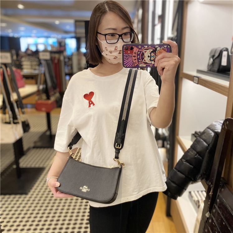 台灣美媽代購 COACH 蔻馳 包包 斜挎包 單肩包 斜背包 郵差包 麻將包 月牙包 半月包 時尚氣質百搭款斜挎單肩包-細節圖5