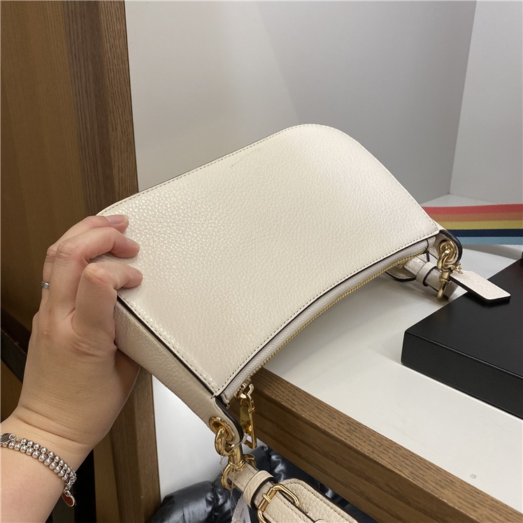 台灣美媽代購 COACH 蔻馳 包包 斜挎包 單肩包 斜背包 郵差包 麻將包 月牙包 半月包 時尚氣質百搭款斜挎單肩包-細節圖9