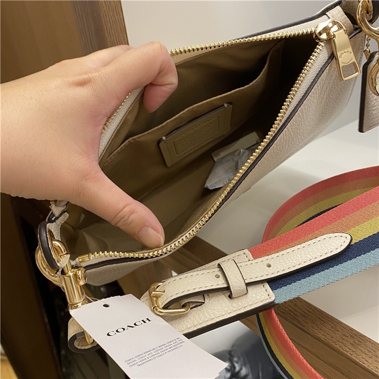 台灣美媽代購 COACH 蔻馳 包包 斜挎包 單肩包 斜背包 郵差包 麻將包 月牙包 半月包 時尚氣質百搭款斜挎單肩包-細節圖10