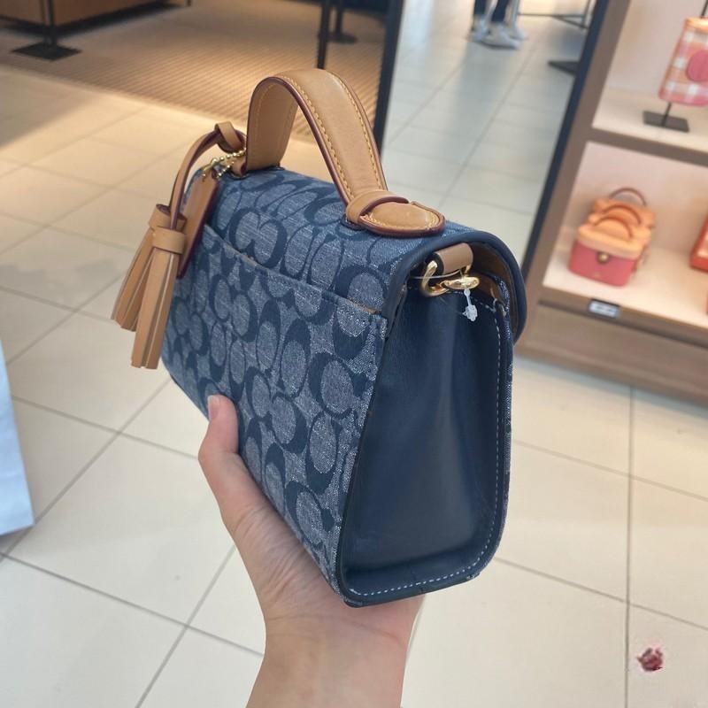 台灣美媽代購 COACH 蔻馳 包包 斜挎包 單肩包 斜背包 郵差包 手提包 肩背包 經典復古時尚logo翻蓋斜挎包-細節圖8
