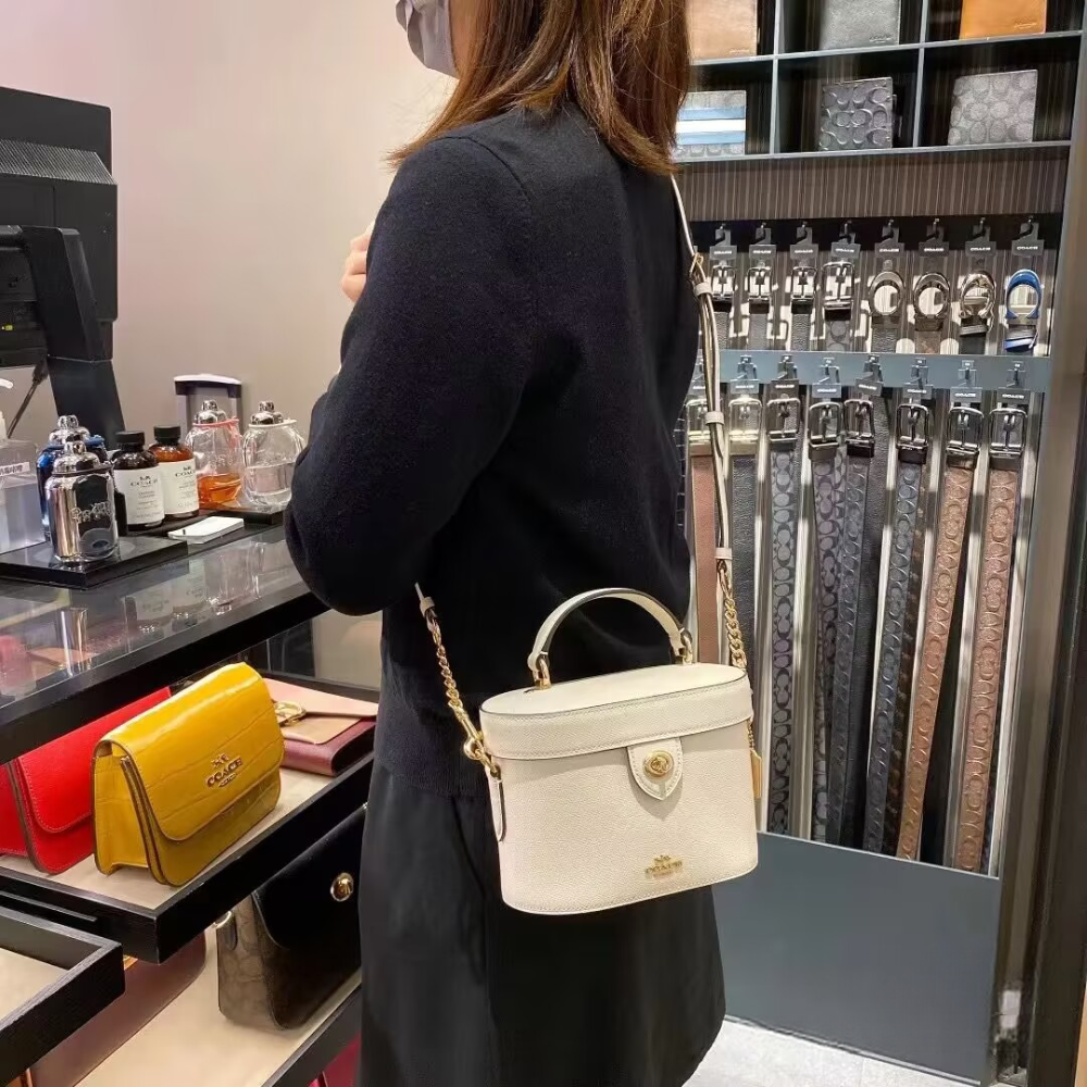 台灣美媽代購 COACH 蔻馳 包包 側背包 斜挎包 斜背包 手提包 單肩包 化妝包 手機包 鏈條包 時尚百搭簡約斜挎包-細節圖2