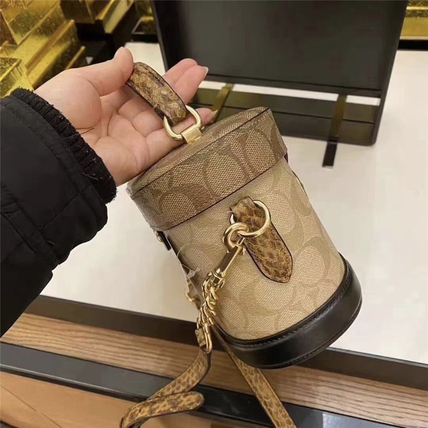 台灣美媽代購 COACH 蔻馳 包包 側背包 斜挎包 斜背包 手提包 單肩包 化妝包 手機包 鏈條包 時尚百搭簡約斜挎包-細節圖7
