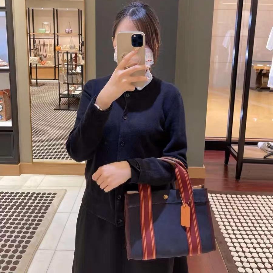 台灣美媽代購 COACH 蔻馳 包包 單肩包 斜挎包 斜背包 手提包 托特包 流浪包 時尚百搭簡約通勤單肩斜挎帆布包-細節圖3