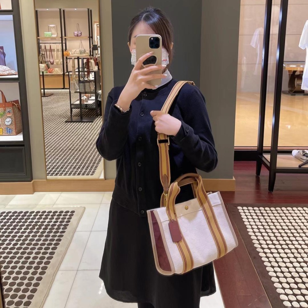 台灣美媽代購 COACH 蔻馳 包包 單肩包 斜挎包 斜背包 手提包 托特包 流浪包 時尚百搭簡約通勤單肩斜挎帆布包-細節圖4