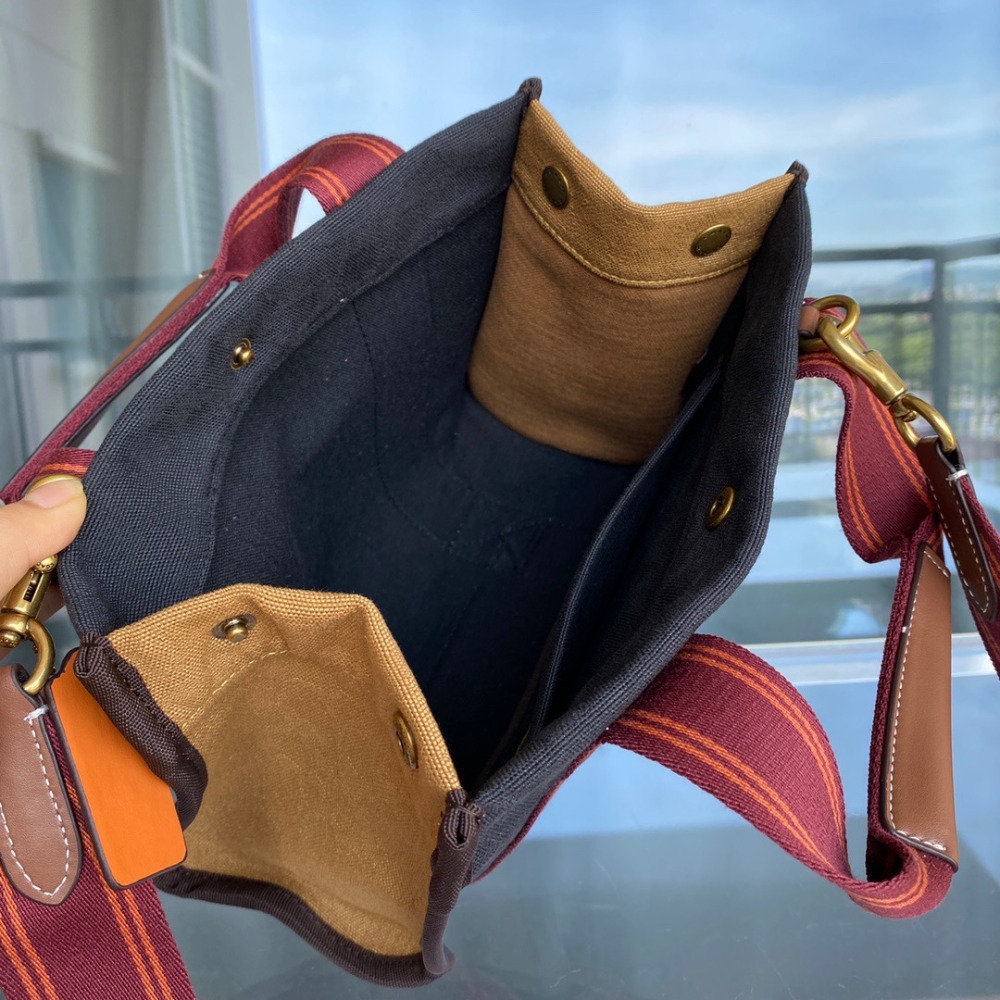 台灣美媽代購 COACH 蔻馳 包包 單肩包 斜挎包 斜背包 手提包 托特包 流浪包 時尚百搭簡約通勤單肩斜挎帆布包-細節圖8