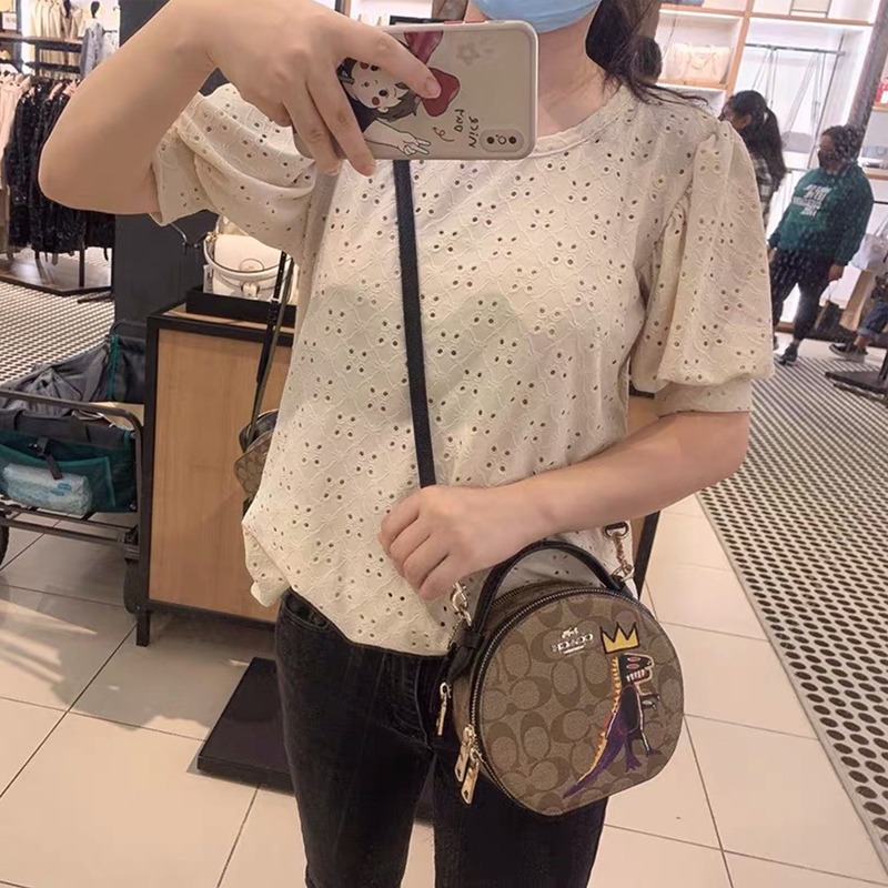 台灣美媽代購 COACH 蔻馳 包包 斜挎包 斜背包 側背包 手提包 圓餅包 化妝包 手機包 時尚簡約百搭學院風斜挎包-細節圖2