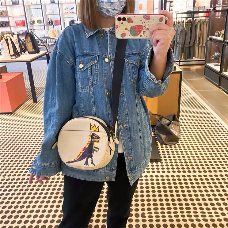 台灣美媽代購 COACH 蔻馳 包包 斜挎包 斜背包 側背包 手提包 圓餅包 化妝包 手機包 時尚簡約百搭學院風斜挎包-細節圖3