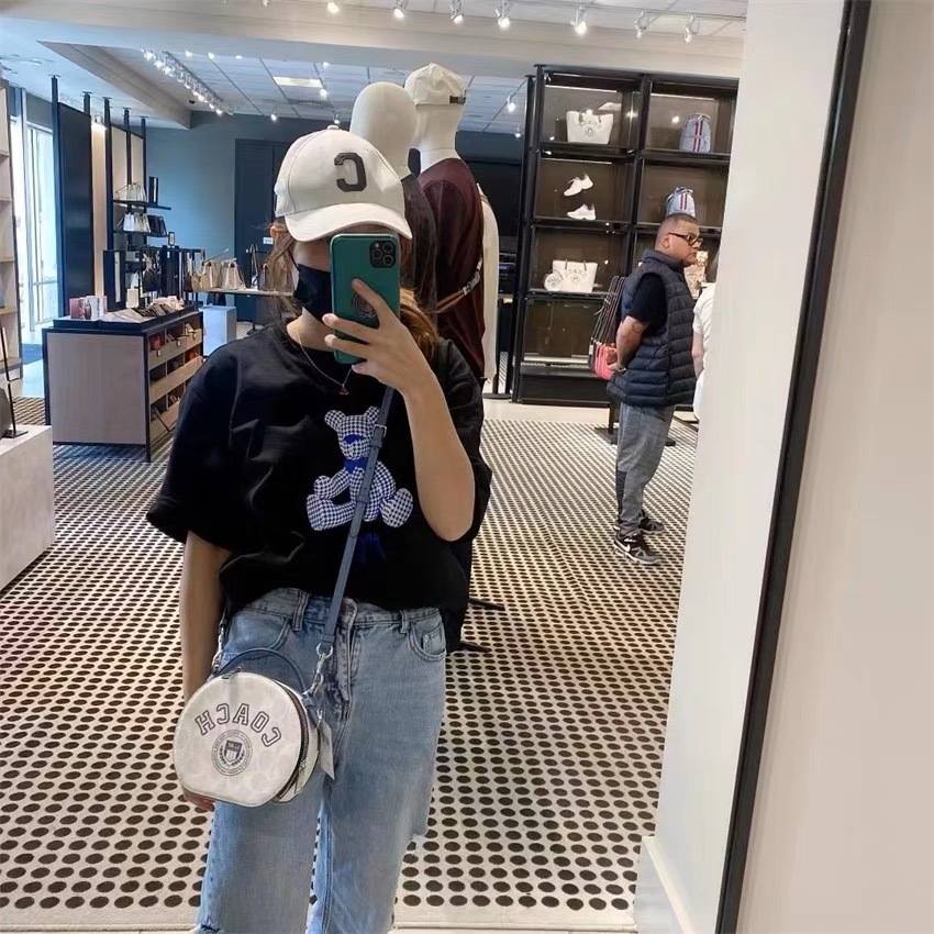 台灣美媽代購 COACH 蔻馳 包包 斜挎包 斜背包 側背包 手提包 圓餅包 化妝包 手機包 時尚簡約百搭學院風斜挎包-細節圖6