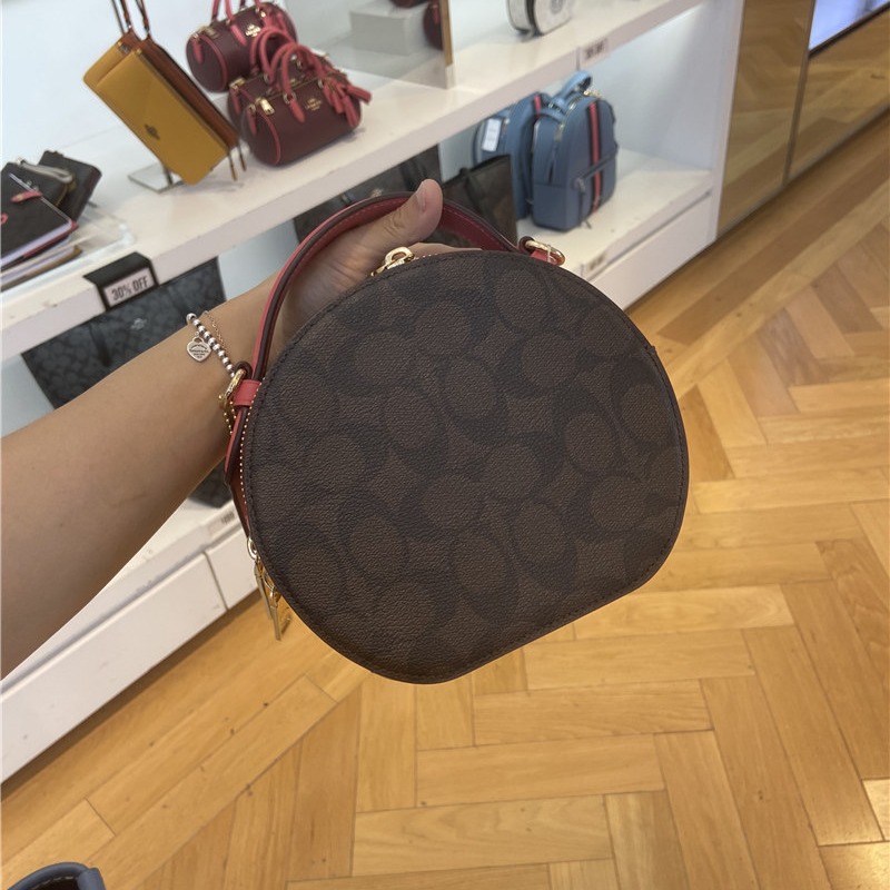 台灣美媽代購 COACH 蔻馳 包包 斜挎包 斜背包 側背包 手提包 圓餅包 化妝包 手機包 時尚簡約百搭學院風斜挎包-細節圖8