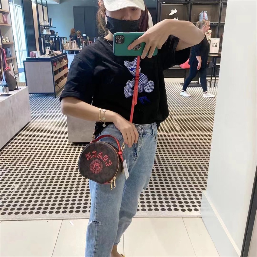 台灣美媽代購 COACH 蔻馳 包包 斜挎包 斜背包 側背包 手提包 圓餅包 化妝包 手機包 時尚簡約百搭學院風斜挎包-細節圖11