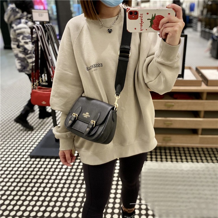 台灣美媽代購 COACH 蔻馳 包包 斜挎包 斜背包 郵差包 小公文包 單肩斜挎包 翻蓋印花搭扣斜挎包 時尚百搭簡約-細節圖2