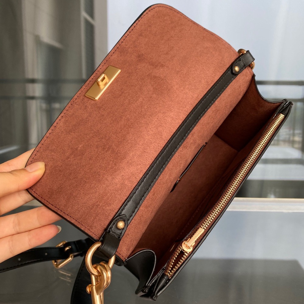 台灣美媽代購 COACH 蔻馳 包包 單肩包 斜挎包 手提包 郵差包 腋下包 盒子包 翻蓋小方包 時尚簡約百搭單肩斜挎包-細節圖9